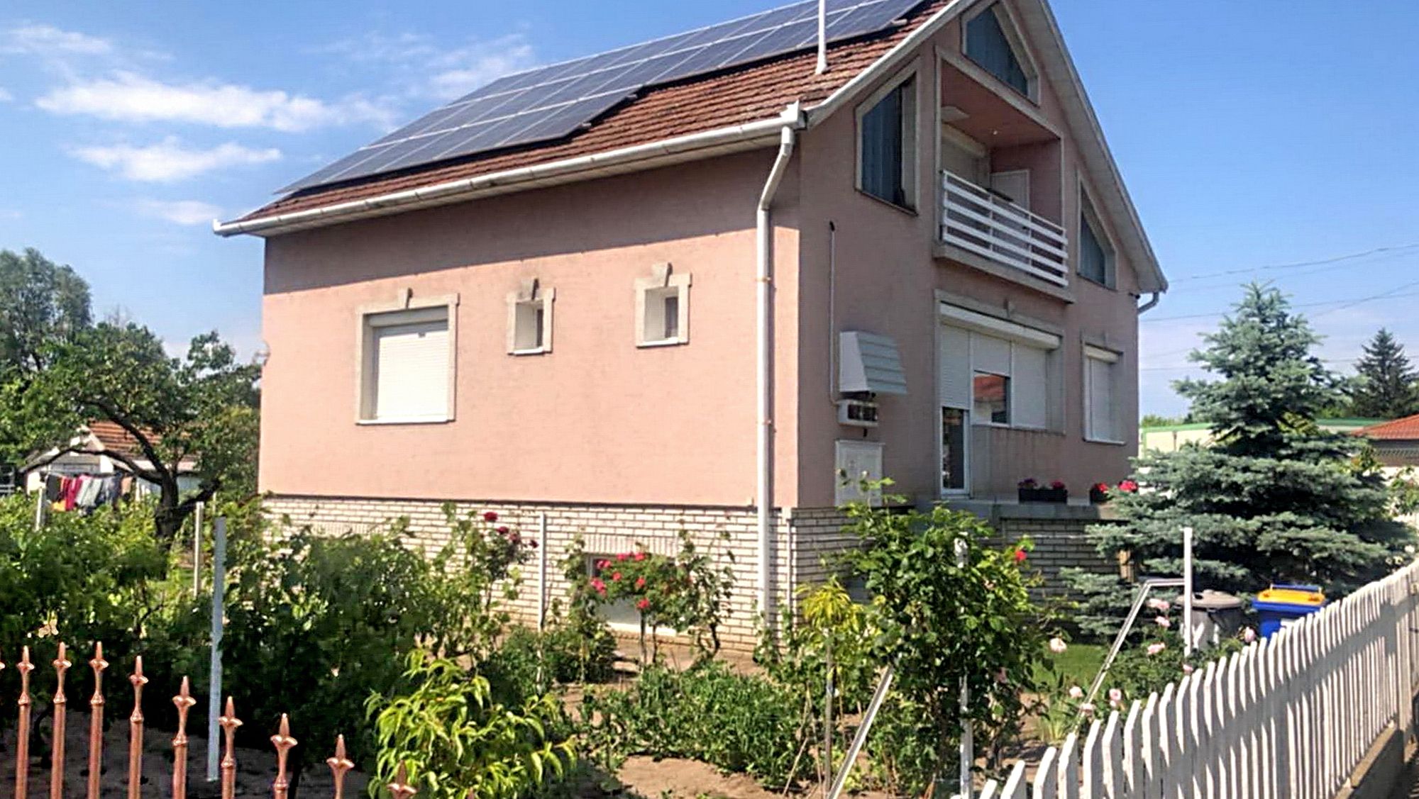 Ruime woning met zonnepanelen nabij de Tisza en een thermal resort